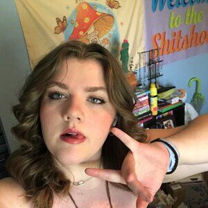 Meet your Posher, Avery